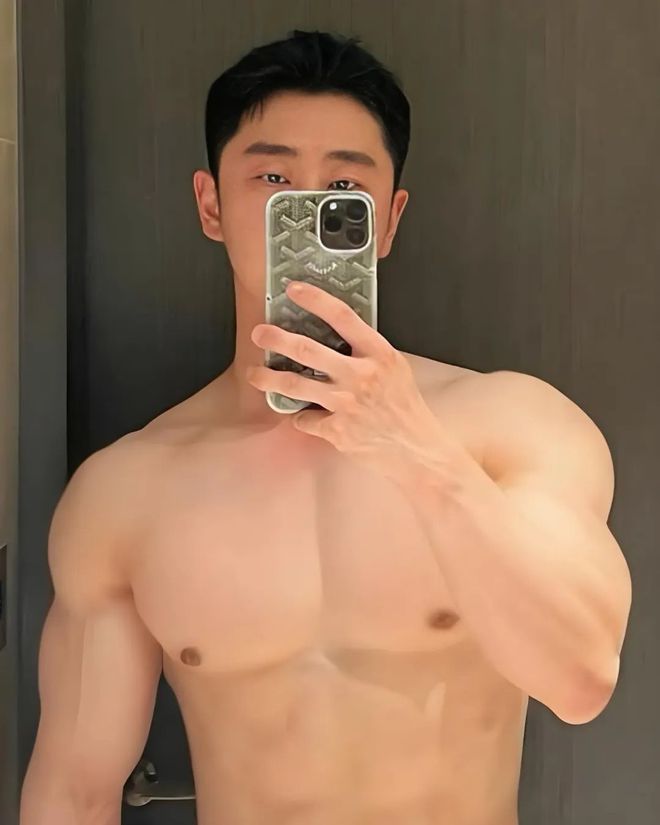 这3款发型清爽帅气剪完提升颜值！开元棋牌男生剪“短发”干净利落(图2)
